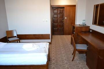 Фото номера Большой двухместный номер с 1 кроватью Отель Hotel LOKIS г. Замок Нидзица 8