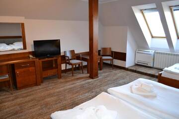 Фото номера Четырехместный номер Отель Hotel LOKIS г. Замок Нидзица 5