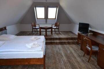 Фото номера Трехместный номер Отель Hotel LOKIS г. Замок Нидзица 3