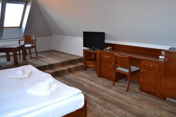 Фото номера Трехместный номер Отель Hotel LOKIS г. Замок Нидзица 5