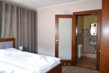 Фото номера Апартаменты с 1 спальней Отель Hotel LOKIS г. Замок Нидзица 6